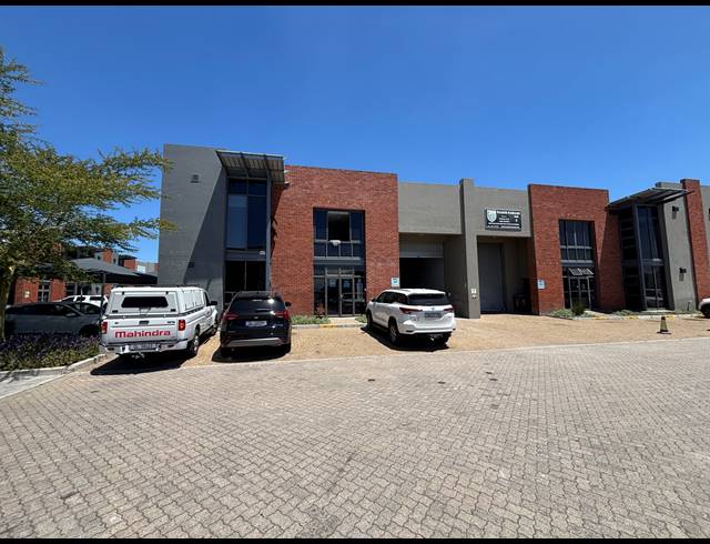 547M² WAREHOUSE TO LET IN STIKLAND INDUSTRIAL